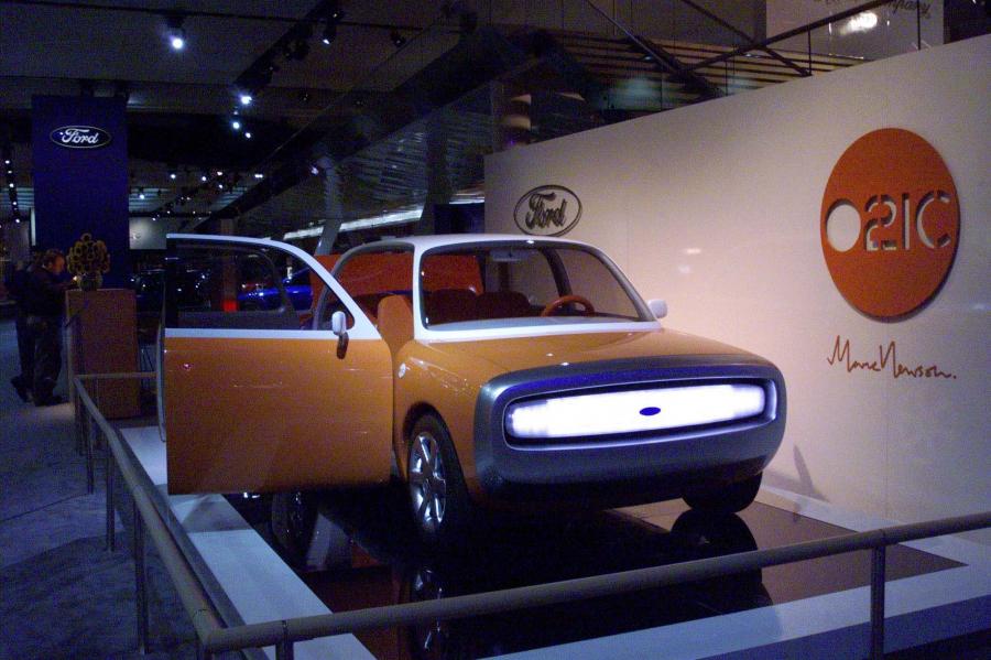  Ford 021C Concept 1999 года  (фото 6 из 25)